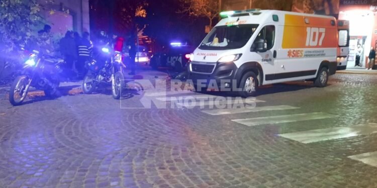 Fuerte accidente en barrio 30 de Octubre: un motociclista fue hospitalizado