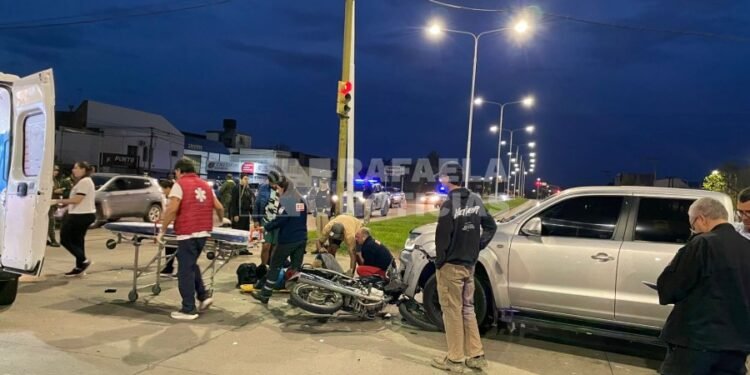 Accidente en la Ruta 34: una camioneta chocó contra una moto y los ocupantes fueron hospitalizados