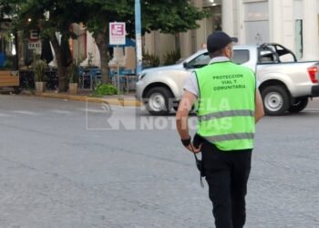 Escapes libres: concejales proponen duplicar la multa y retener vehículos estacionados