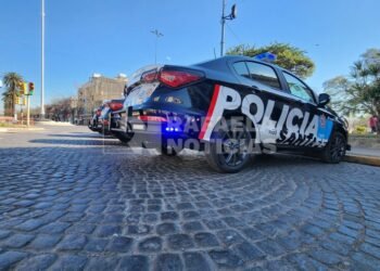 Cruzó en rojo, trató de huir, pero la Policía lo detuvo