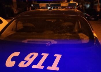 Una docente terminó con su auto dañado tras una gresca frente a una escuela