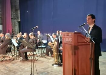 En el acto oficial del 25 de Mayo, Viotti llamó a consolidar «la libertad y la democracia»