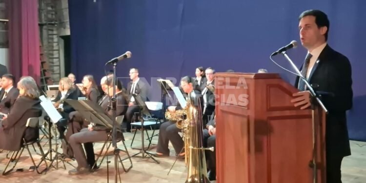 En el acto oficial del 25 de Mayo, Viotti llamó a consolidar «la libertad y la democracia»