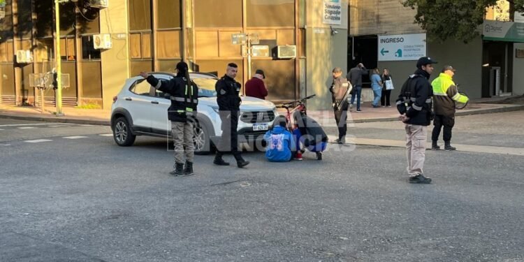 Accidente en horario pico entre un automóvil y una ciclista