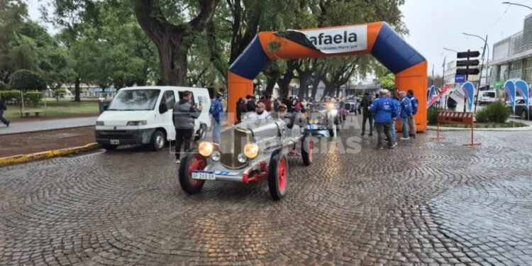 La lluvia no detiene los motores: comenzó el Gran Premio de Baquets en Rafaela