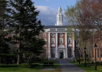 Donald Trump bloqueó la inscripción de estudiantes internacionales en la Universidad de Harvard