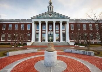 Donald Trump volvió a atacar a la Universidad de Harvard y anunció el retiro de su exención impositiva