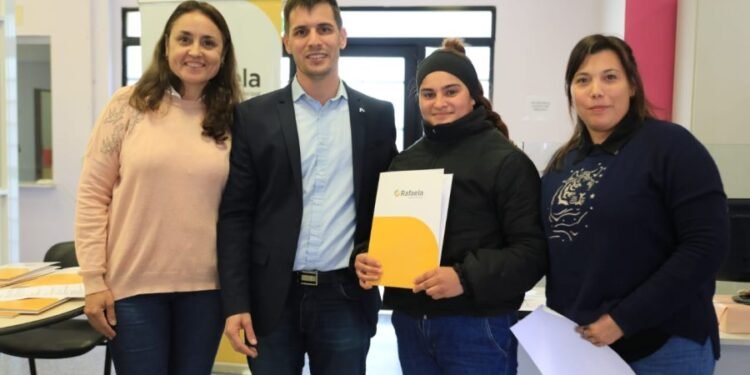 Entregaron 18 microcréditos a emprendedores