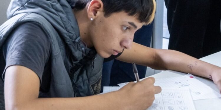 Programa “Quedate”: está abierta la inscripción a las tutorías virtuales para finalizar la Secundaria