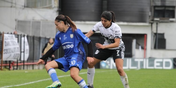 Sin invicto y sin arquera: Atlético cayó ante las líderes en Floresta