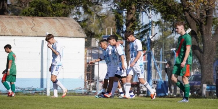 Liga Rafaelina de Fútbol: Atlético goleó a Juventud y se subió a lo más alto