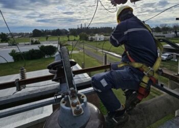 La EPE invierte 10 mil millones de pesos en la compra de más de 300 transformadores