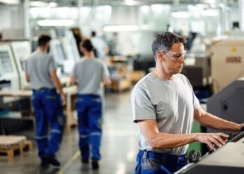 Marzo sin impulso: el empleo industrial perdió más de 20 mil puestos