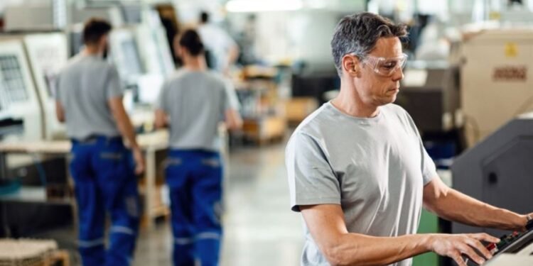 Marzo sin impulso: el empleo industrial perdió más de 20 mil puestos