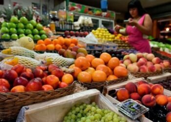 Guillermo Beckmann: “Hay verdura de sobra, pero la gente no entra a la verdulería”