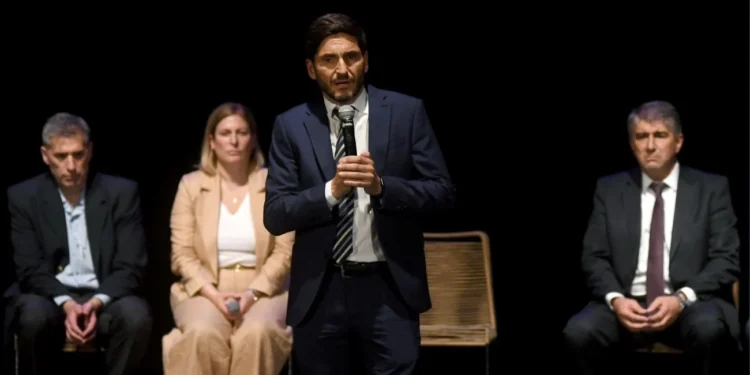 En la facultad de Ciencias Jurídicas y Sociales de la UNL Pullaro y su equipo en retiro espiritual