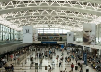 Fuga de dólares por turismo y consumos en el exterior: Argentina perdió USD 863 millones en abril