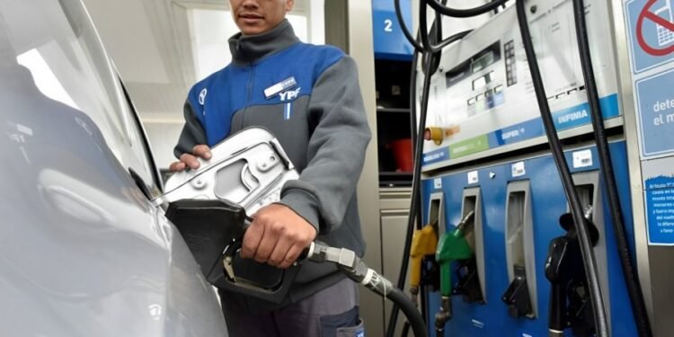 Junio llega con un nuevo aumento en los combustibles