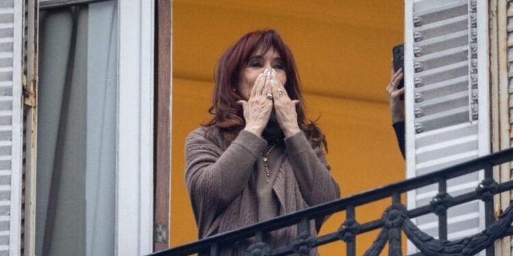 La Justicia rechazó el pedido de Cristina Kirchner para recibir visitas sin restricciones
