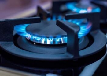Desde junio, suben las tarifas de gas y luz en todo el país