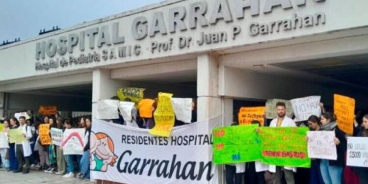 Garrahan en pie de lucha: el aumento no alcanza y los gremios alzan la voz