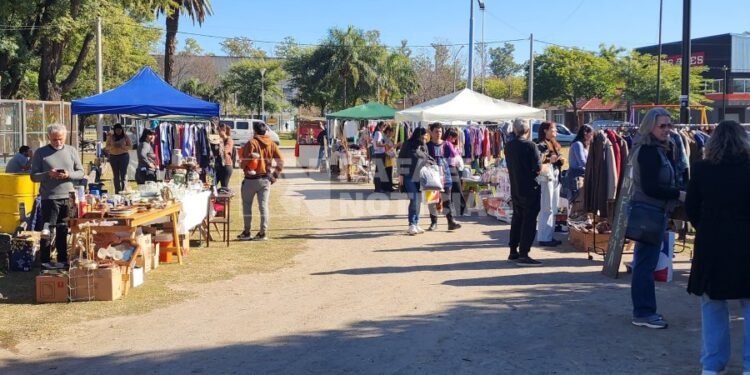 Barrio Sarmiento: el Mercado de Pulgas convocó a una gran participación vecinal