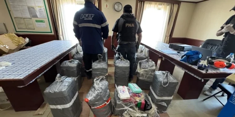 Tráfico internacional Bullrich llega a Santa Fe para quemar casi media tonelada de cocaína hallada en un buque con destino a Ámsterdam