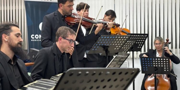 “Remo Tango” y la Orquesta Municipal de Tango se presentaron en el Concejo de Rafaela