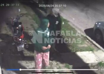 «Bananas en pijamas»: intentaron robar una motocicleta pero no lo lograron