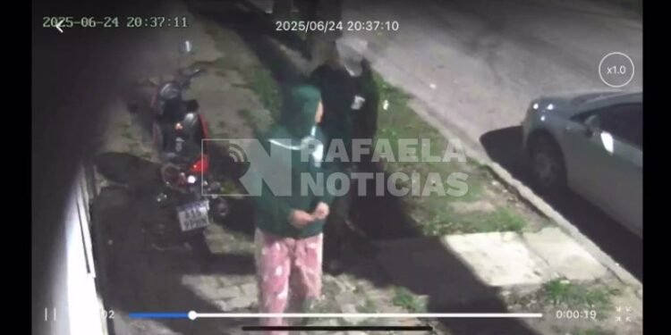 «Bananas en pijamas»: intentaron robar una motocicleta pero no lo lograron