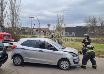 Una joven resultó lesionada tras un choque en barrio La Cañada