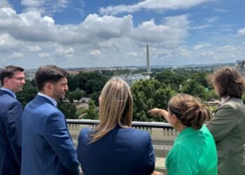 Pullaro inició su agenda oficial en EE. UU. con una jornada productiva