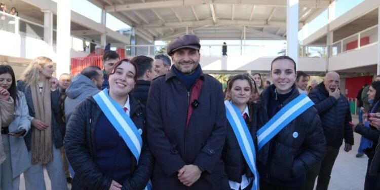 Pullaro inauguró otra escuela: “En Santa Fe mostramos que estamos de pie y apostamos a la educación”