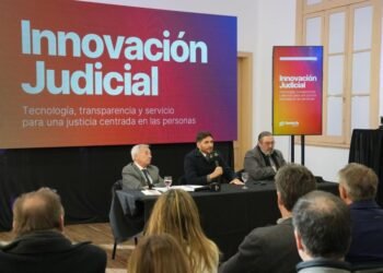 Pullaro: “Queremos transformar cada uno de los poderes para que Estado sea más eficiente y funcione mejor”