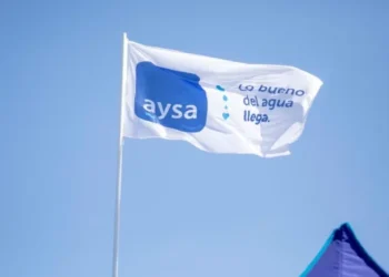 Nación autorizó la venta del 90% de las acciones estatales de AySA