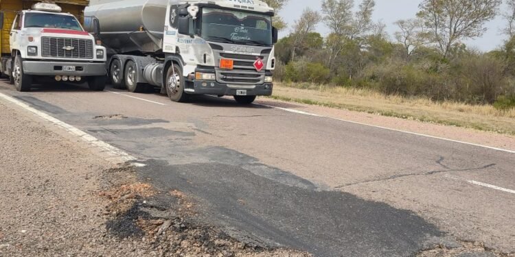 Transportistas de carga piden revertir «de manera urgente» la emergencia nacional de la infraestructura vial