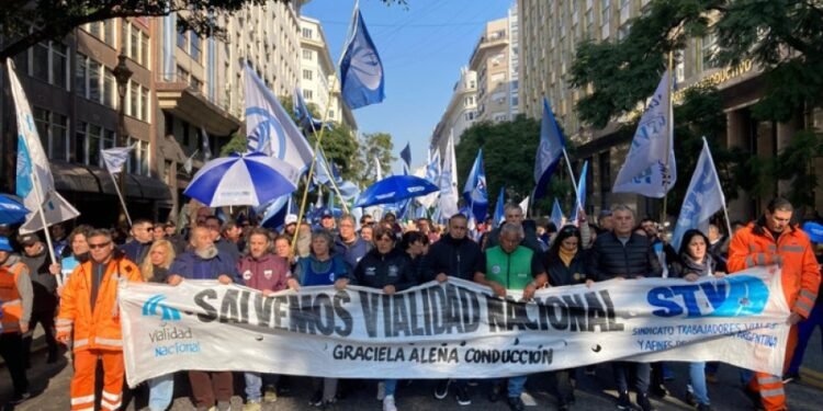 Freno judicial al DNU: la Justicia le pone un límite a Milei y Vialidad celebra, pero la pelea sigue