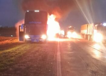 Ruta Nacional 34: se incendio un colectivo en pleno viaje