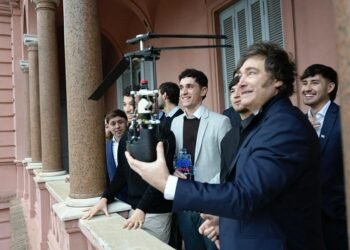 Desde Argentina al podio mundial: jóvenes ingenieros hacen historia en la NASA