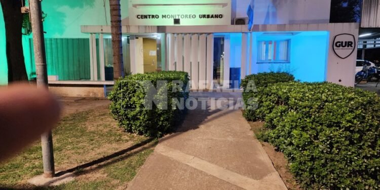 Rafaela: una agente asistió a un niño que se ahogaba en la plaza frente al nuevo hospital