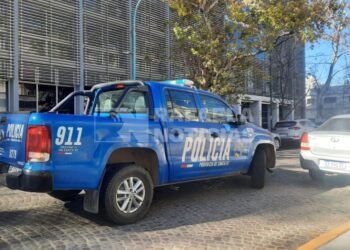 Discutieron, agarró una cuchilla y lo apuñaló: imputaron a una joven por atacar a su novio en Plaza Clucellas