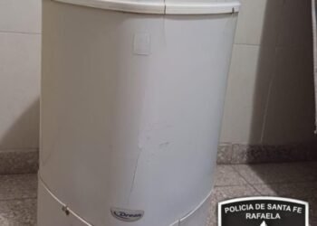 Secuestraron un secarropa y demoraron a dos jóvenes en Rafaela