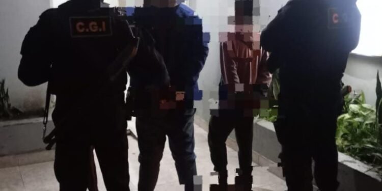 Detuvieron a dos jóvenes en barrio Villa Dominga: llevaban bolsas de cal robadas