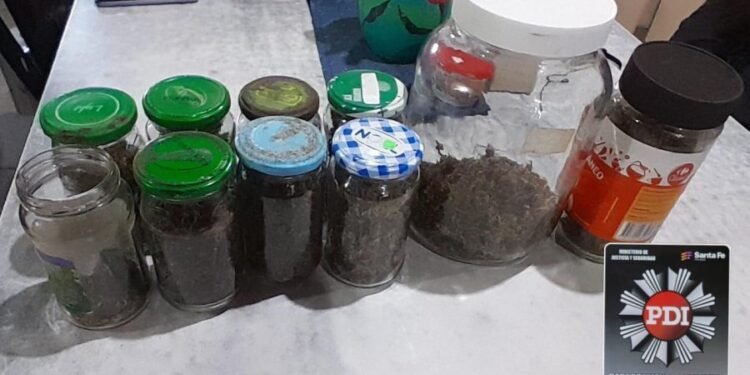 Múltiples allanamientos por microtráfico: secuestraron drogas, armas y más de $8 millones