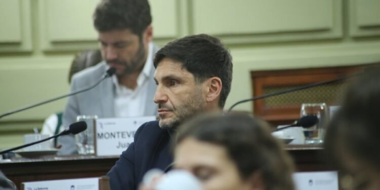 Pullaro presentó su proyecto de reforma constitucional en la Convención de Santa Fe