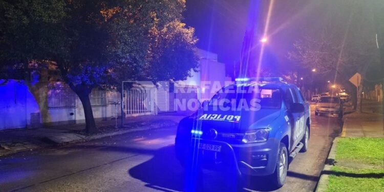 Treparon hasta el primer piso para robar en un departamento frente al hospital