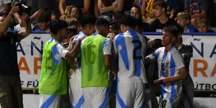 Argentina le ganó a Valencia y se reencontró con el trofeo de L’Alcudia después de tres años