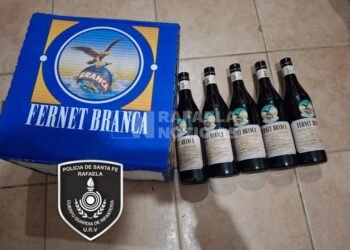 De madrugada y con una caja de fernet: lo atraparon tras forzar una distribuidora