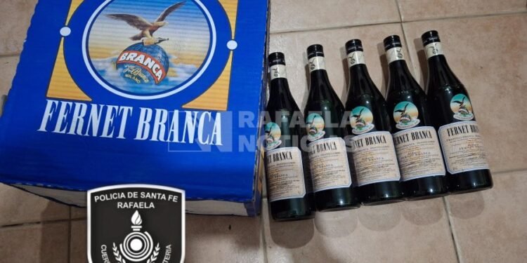 De madrugada y con una caja de fernet: lo atraparon tras forzar una distribuidora