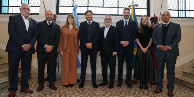 Pullaro recibió al embajador de Brasil en la Argentina